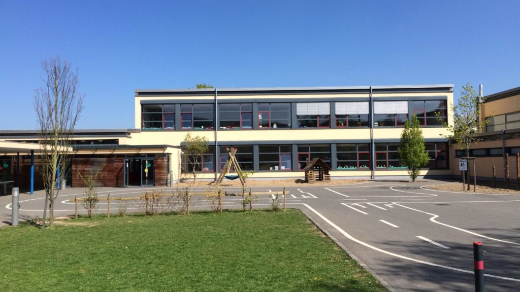 Über uns Grundschule Waldesch Außenansicht